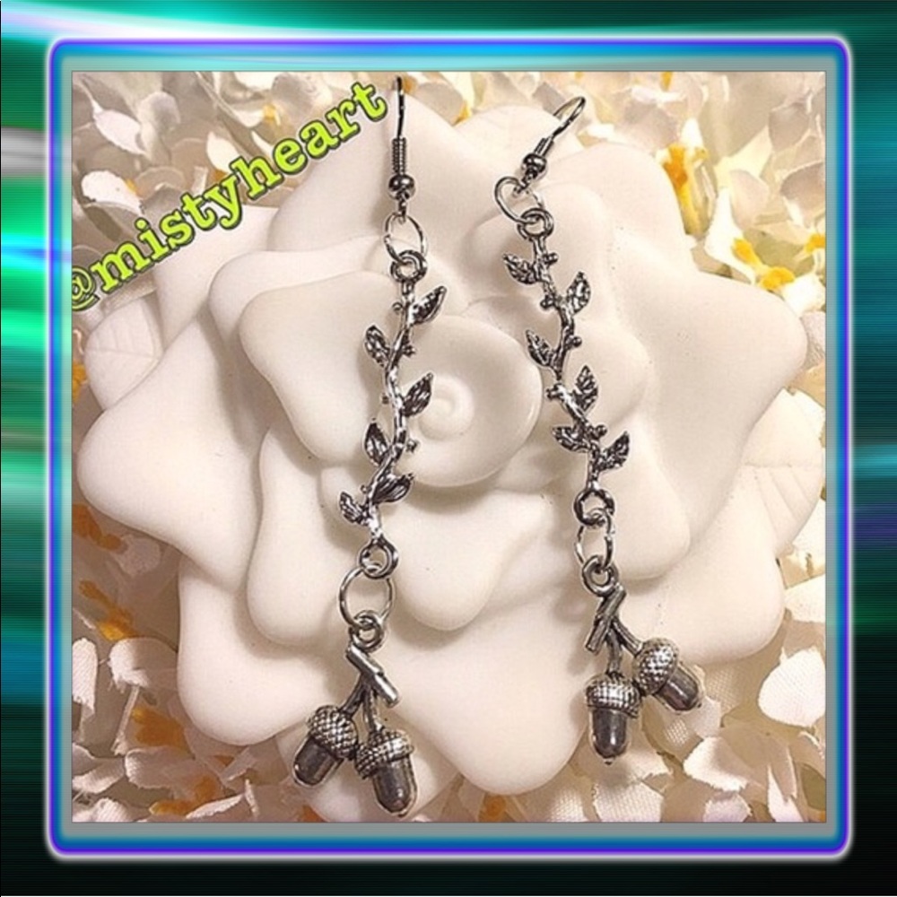 Acorn Branch Earrings - Picture 4 of 6